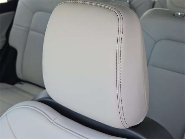 Vehicle image 14 of 31