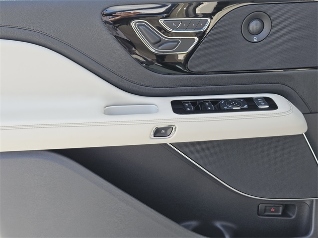 Vehicle image 22 of 31