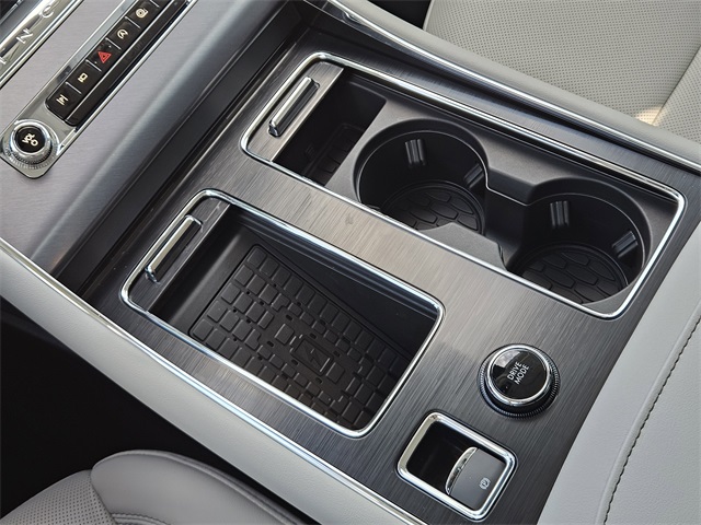Vehicle image 19 of 31