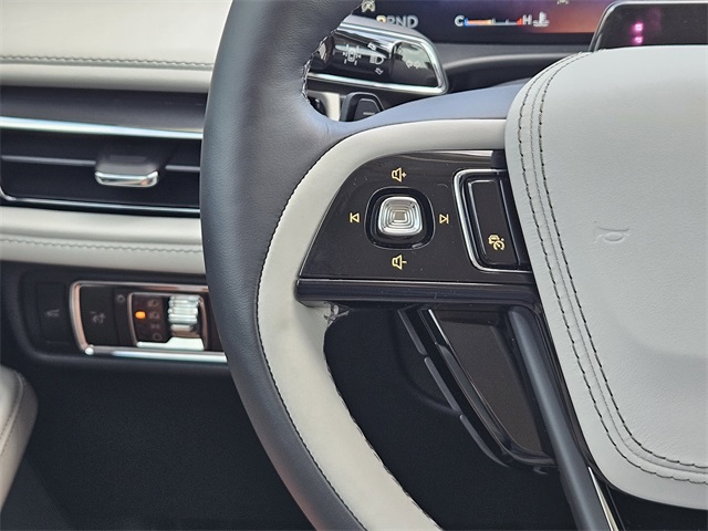 Vehicle image 26 of 31