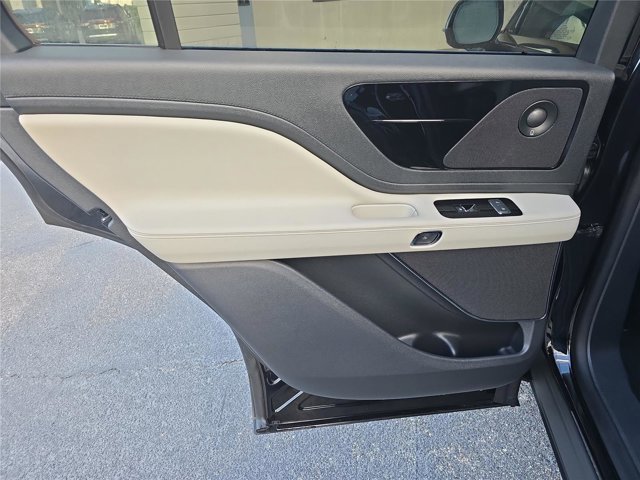 2025 Lincoln Aviator Premiere Image 18 of 30