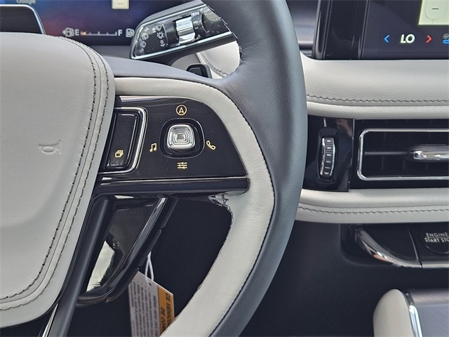 Vehicle image 27 of 32