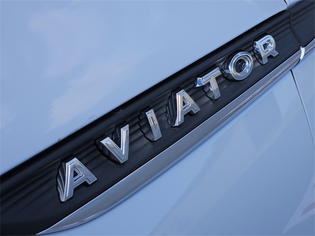 Vehicle image 8 of 32