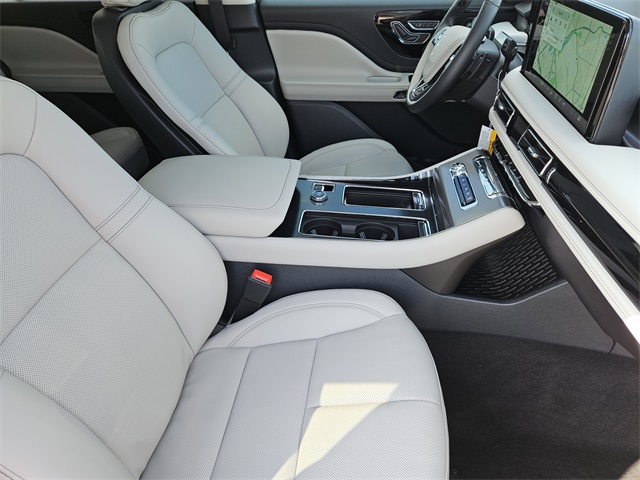 Vehicle image 13 of 32