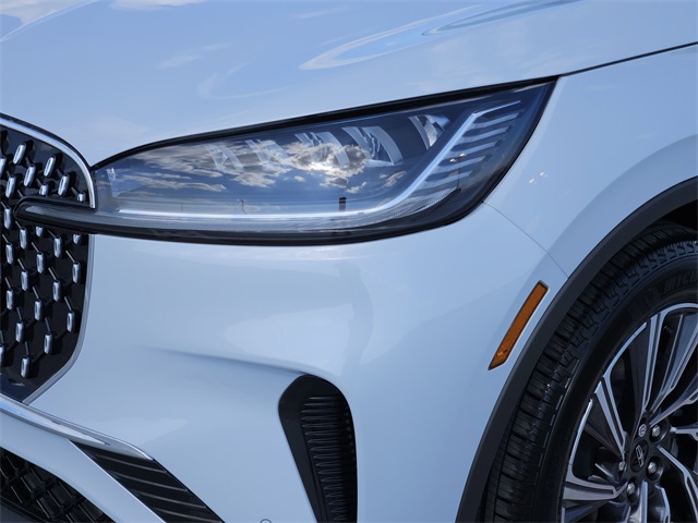 Vehicle image 9 of 32