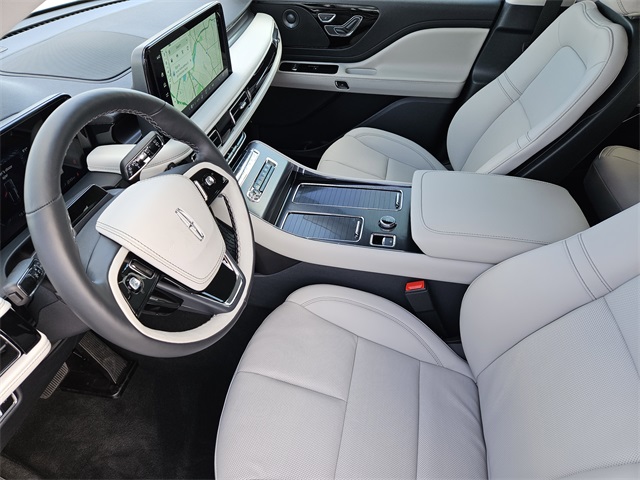 Vehicle image 12 of 32
