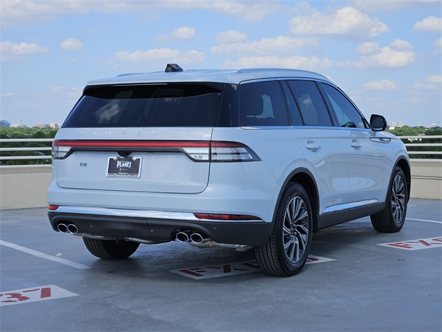 Vehicle image 4 of 32
