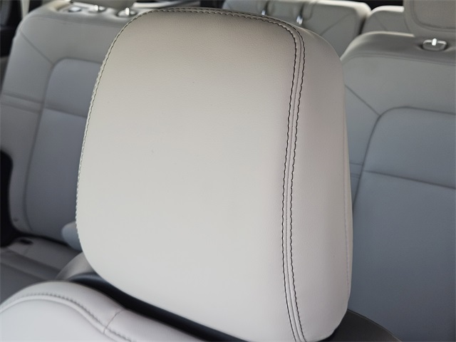 Vehicle image 14 of 32