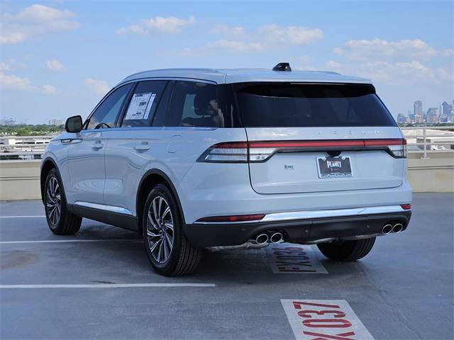 Vehicle image 6 of 32