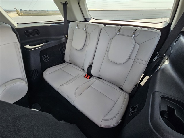 Vehicle image 29 of 32