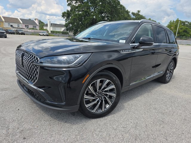 2025 Lincoln Aviator Premiere Image 2 of 30