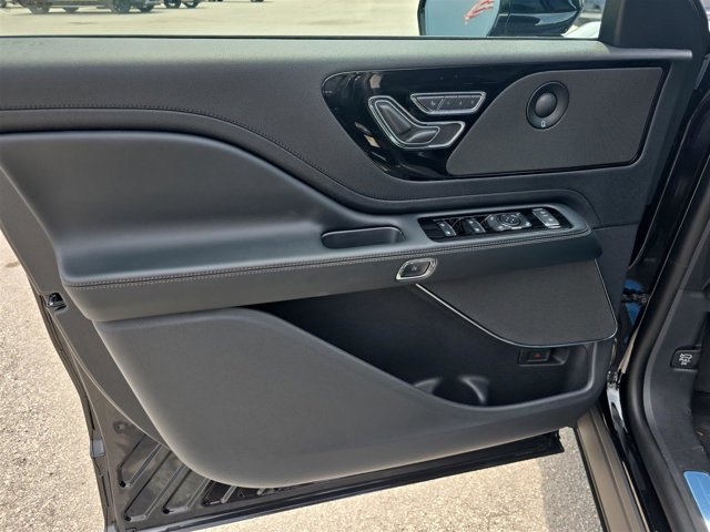 2025 Lincoln Aviator Premiere Image 23 of 30