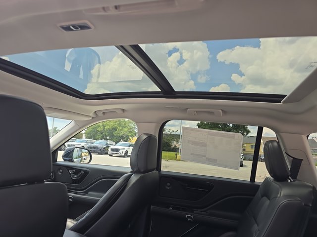 2025 Lincoln Aviator Premiere Image 18 of 30