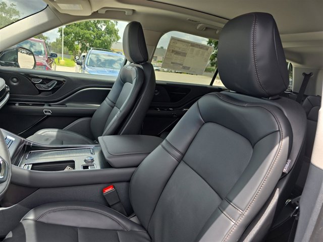 2025 Lincoln Aviator Premiere Image 10 of 31