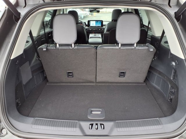 Vehicle image 13 of 26