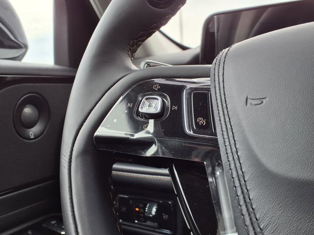 Vehicle image 24 of 26