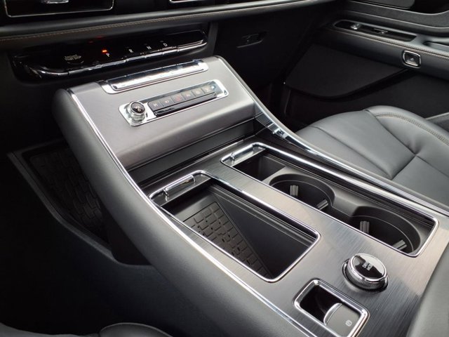 Vehicle image 21 of 26