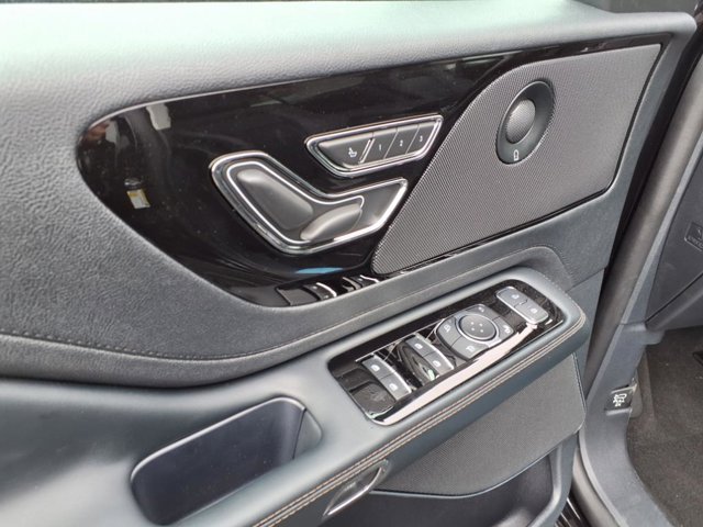 Vehicle image 15 of 26