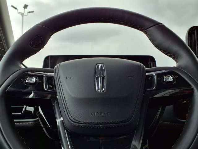 Vehicle image 25 of 26