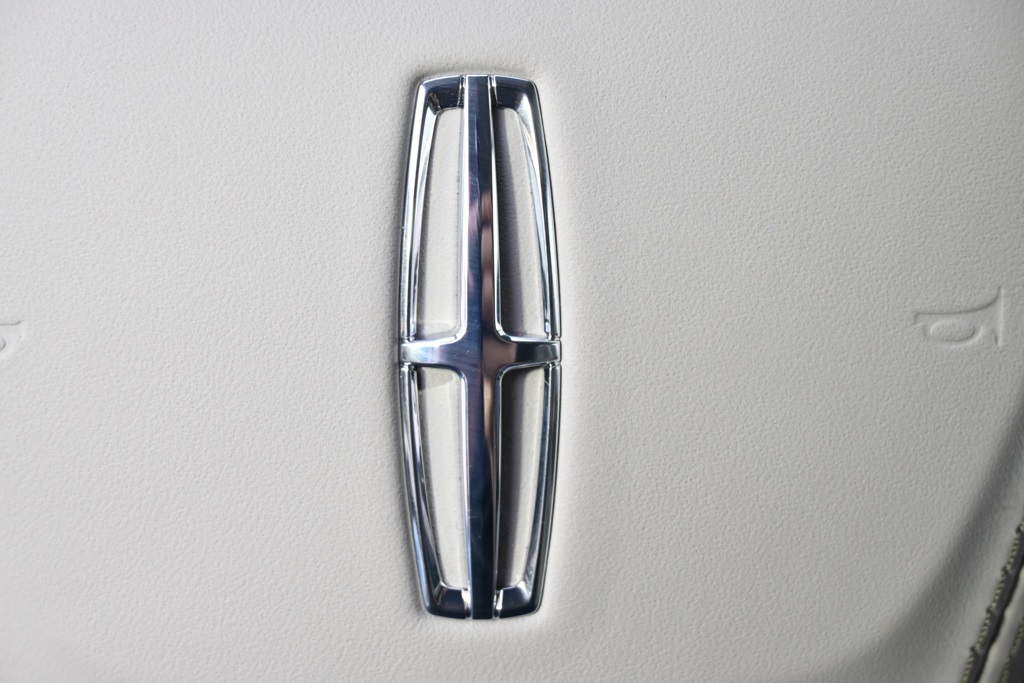 Vehicle image 28 of 34