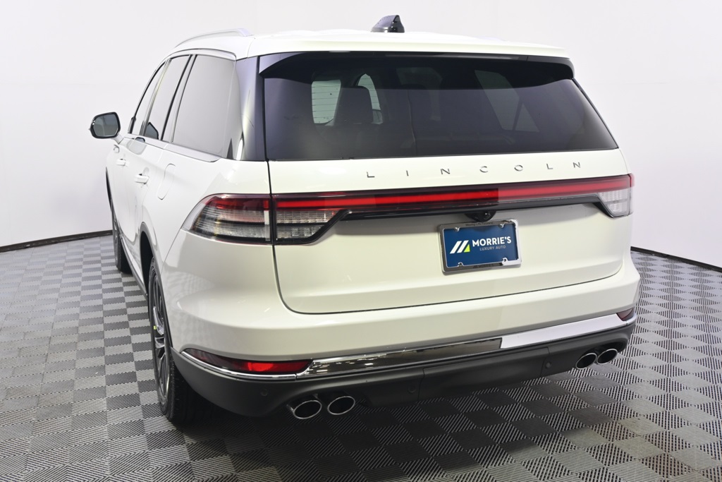 Vehicle image 10 of 34