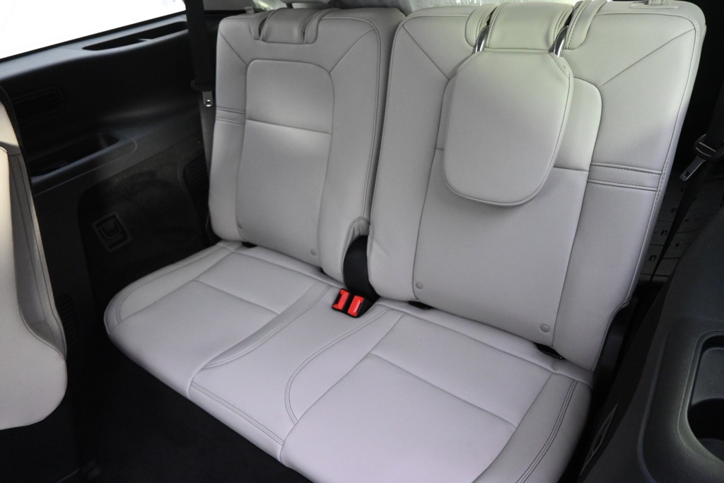 Vehicle image 14 of 34