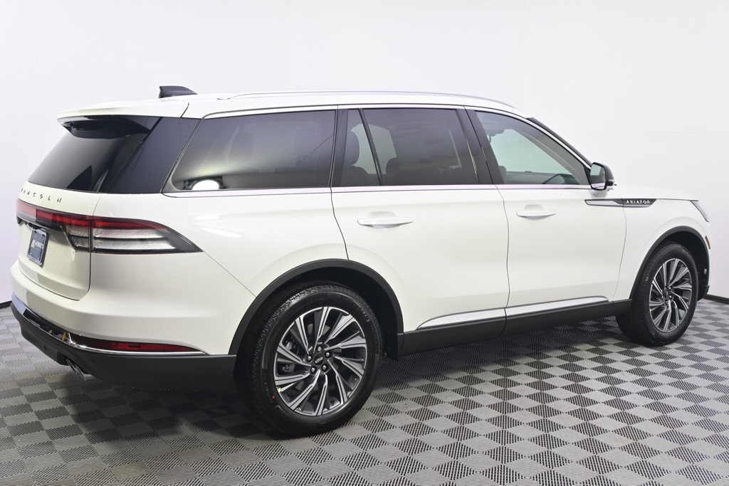 Vehicle image 6 of 34
