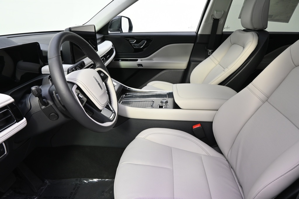 Vehicle image 20 of 34