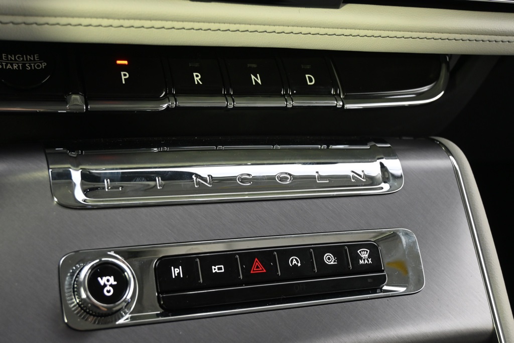 Vehicle image 33 of 34