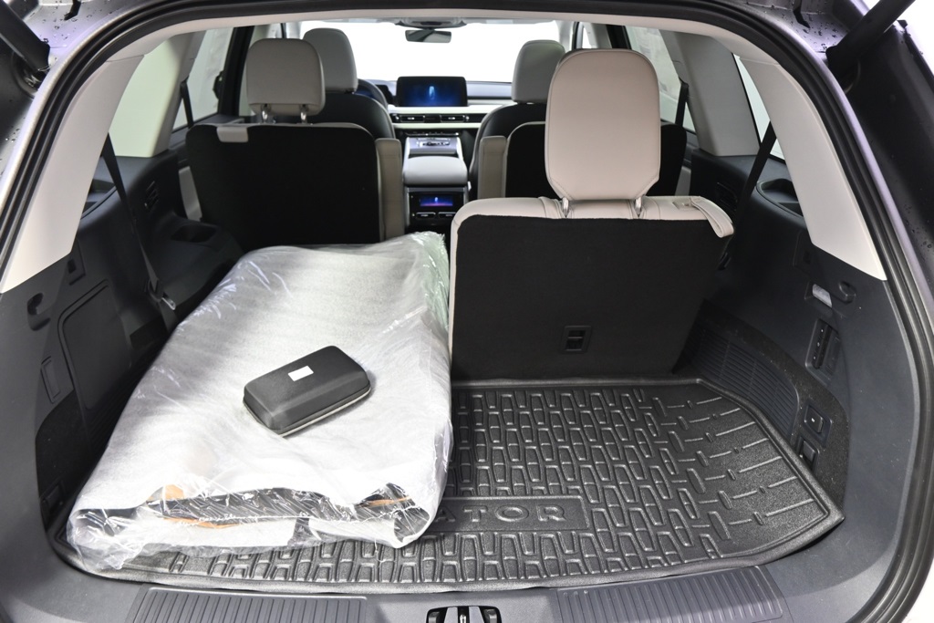 Vehicle image 12 of 34
