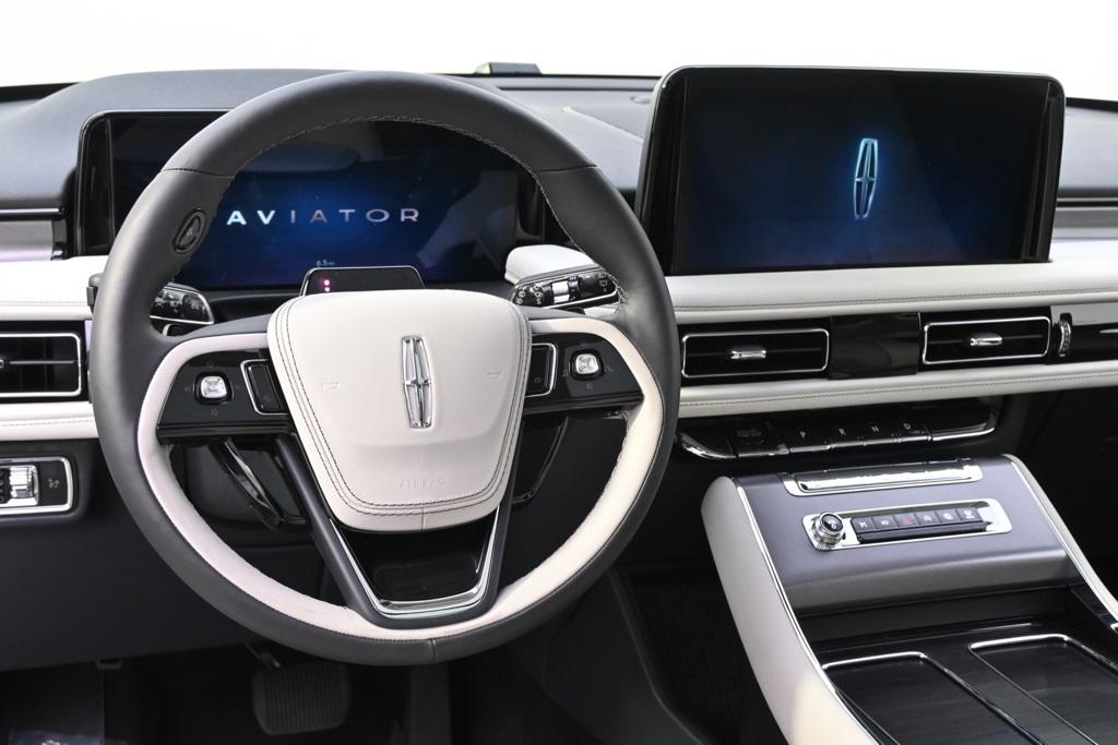 Vehicle image 18 of 34