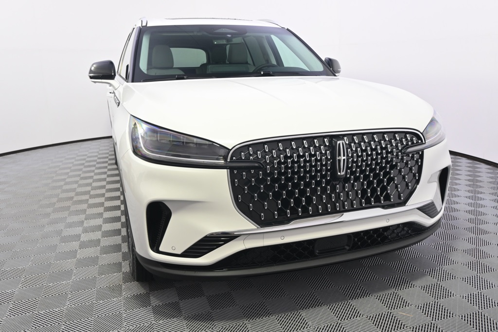 Vehicle image 4 of 34