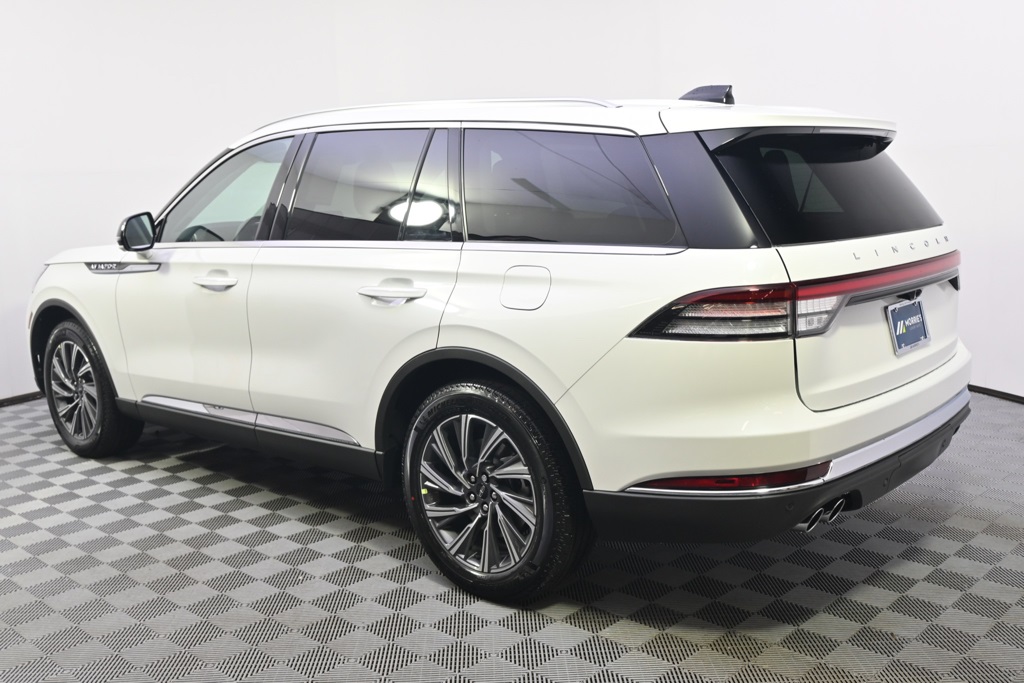 Vehicle image 9 of 34