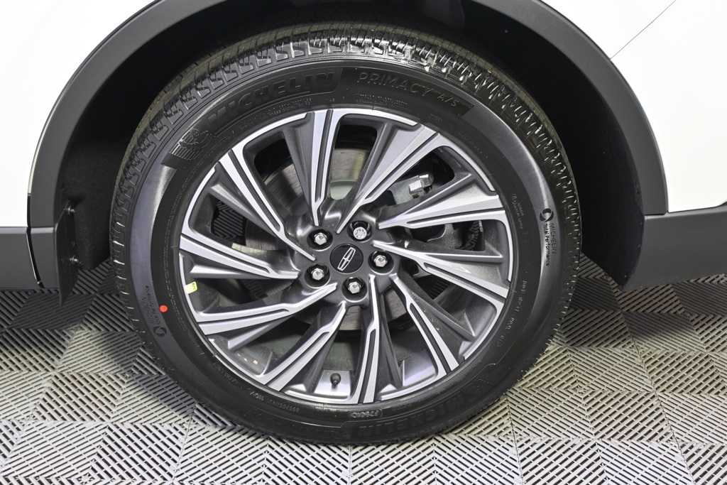 Vehicle image 11 of 34