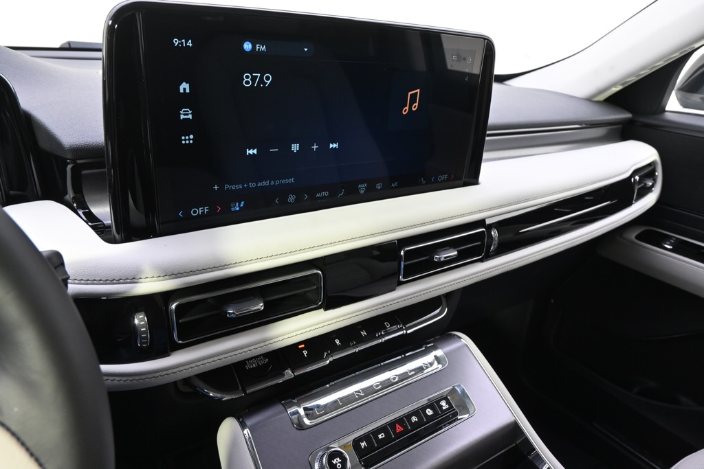 Vehicle image 22 of 34