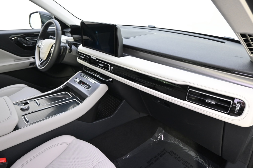 Vehicle image 16 of 34