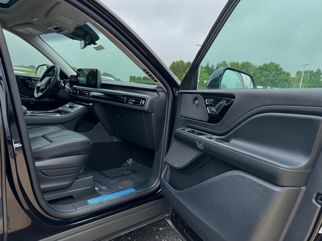 Vehicle image 31 of 41