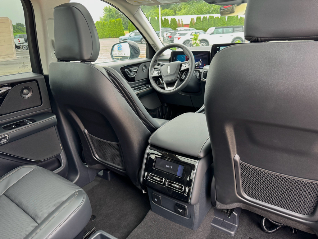 Vehicle image 27 of 41