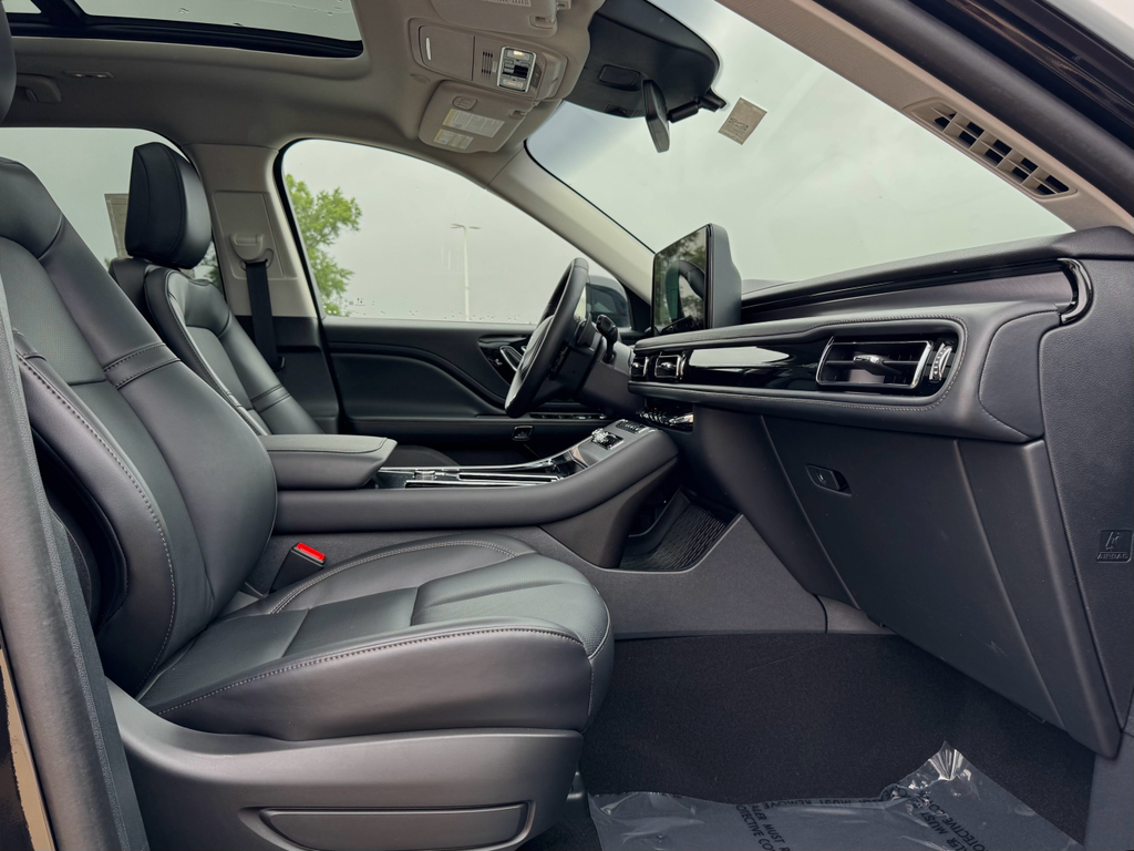 Vehicle image 17 of 41