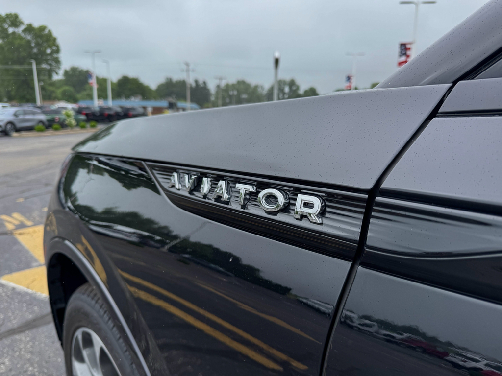 Vehicle image 33 of 41