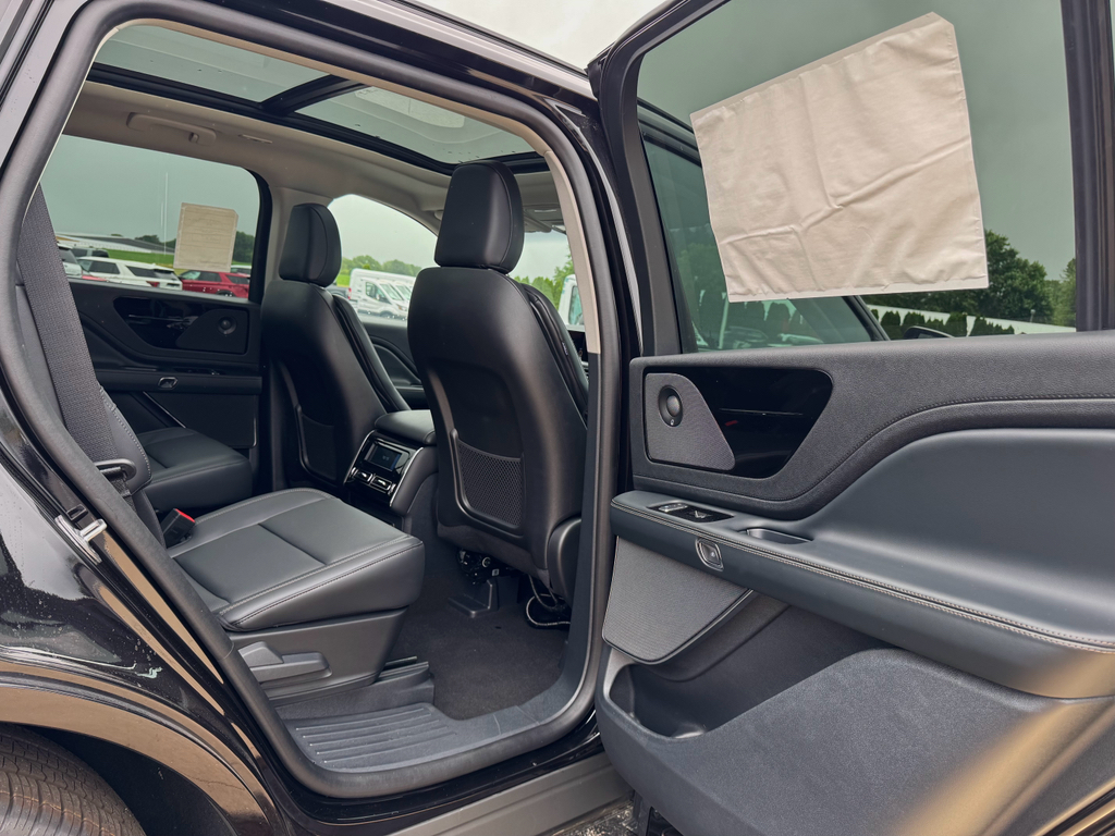 Vehicle image 16 of 41