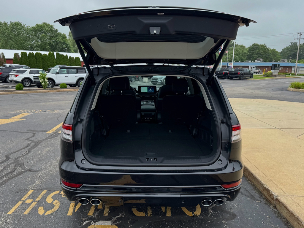 Vehicle image 10 of 41