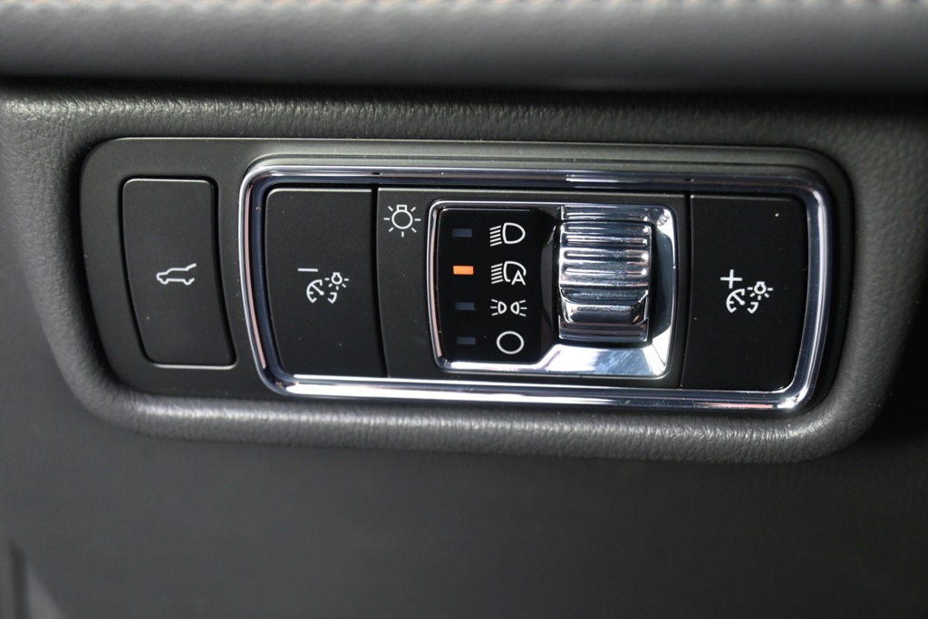 Vehicle image 25 of 36