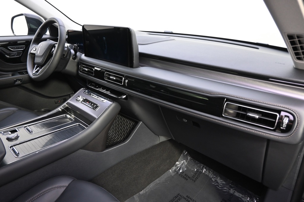 Vehicle image 15 of 36