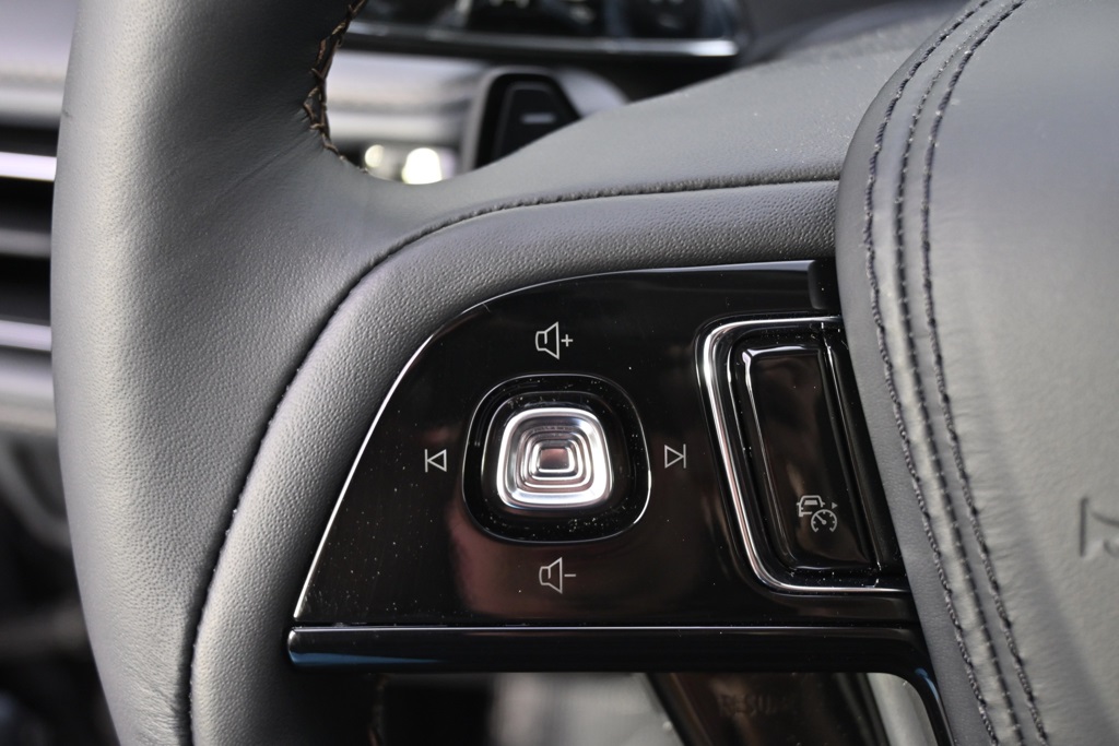 Vehicle image 34 of 36
