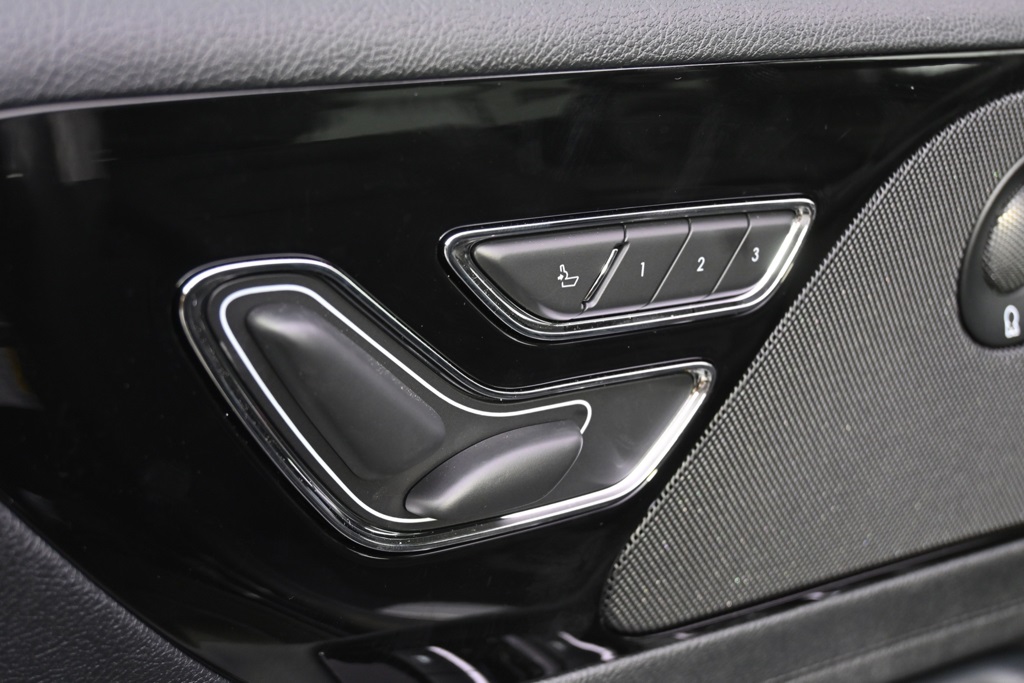 Vehicle image 14 of 36