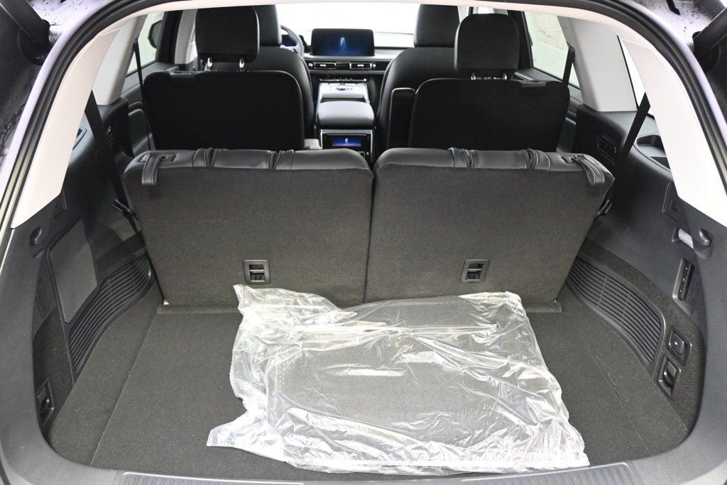 Vehicle image 19 of 36