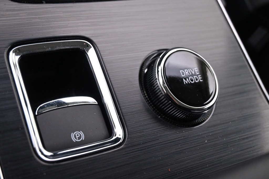 Vehicle image 33 of 36