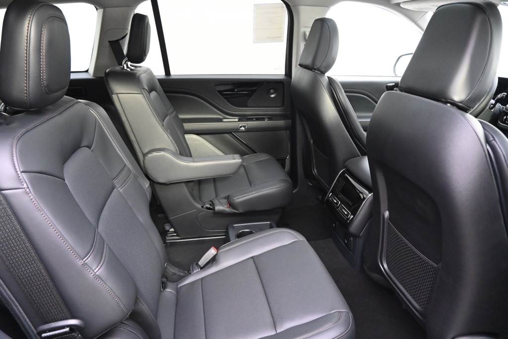 Vehicle image 18 of 36