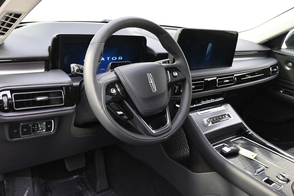 Vehicle image 11 of 36